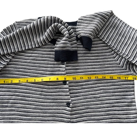 🌸4/$20🌸 Striped Lightweight Button Cardigan - Picture 9 of 10